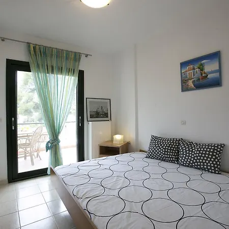 Blue Crab, Beachfront House In Kalandra #feelslikehome