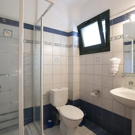 Semesterbostad Blue Crab, Beachfront House In Kalandra #feelslikehome Hanioti