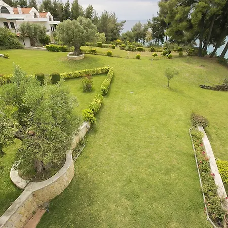 Blue Crab, Beachfront House In Kalandra #feelslikehome