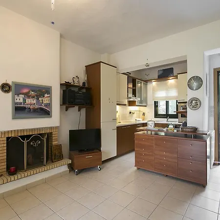 Blue Crab, Beachfront House In Kalandra #feelslikehome Semesterbostad Hanioti