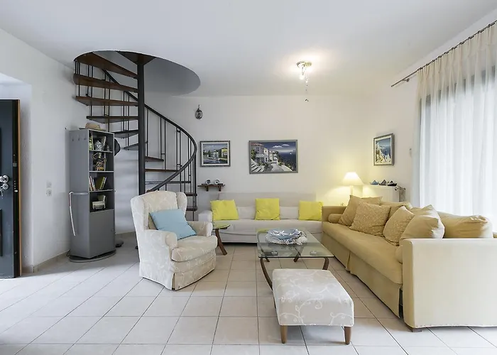 Casa vacanze Blue Crab, Beachfront House In Kalandra #feelslikehome *