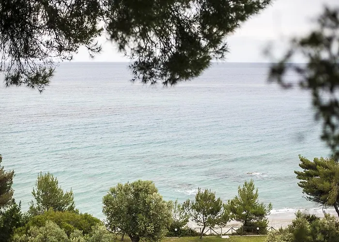 Blue Crab, Beachfront House In Kalandra #feelslikehome *