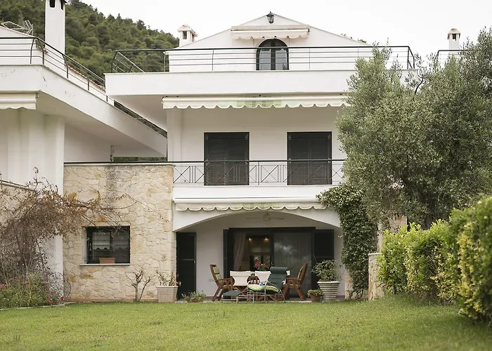 Blue Crab, Beachfront House In Kalandra #feelslikehome Casa vacanze *