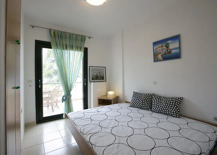 Blue Crab, Beachfront House In Kalandra #feelslikehome