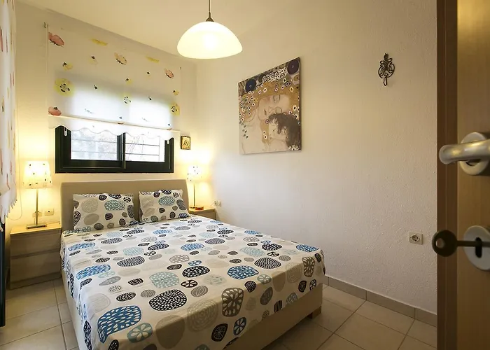 Blue Crab, Beachfront House In Kalandra #feelslikehome *