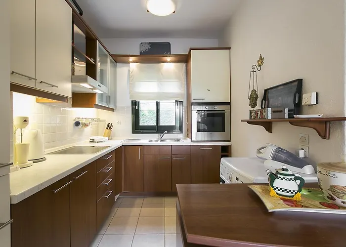 Blue Crab, Beachfront House In Kalandra #feelslikehome