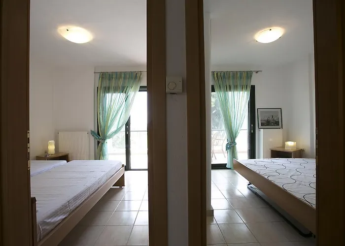 Casa vacanze Blue Crab, Beachfront House In Kalandra #feelslikehome *