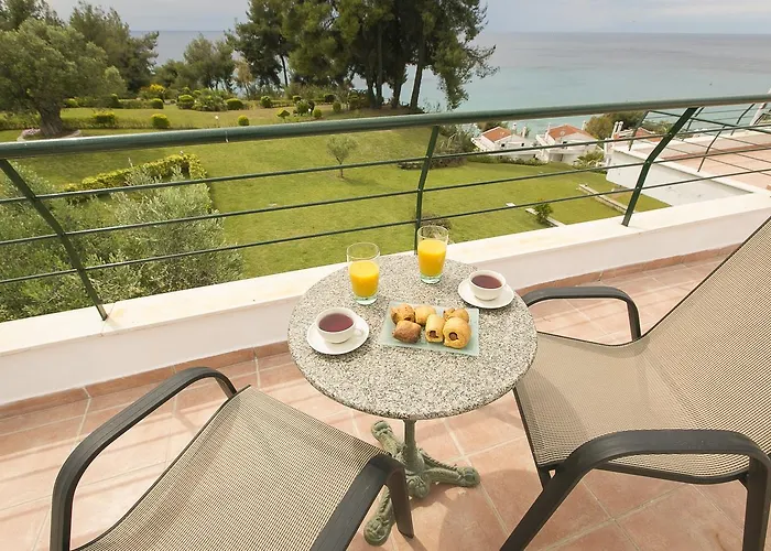 Casa vacanze Blue Crab, Beachfront House In Kalandra #feelslikehome