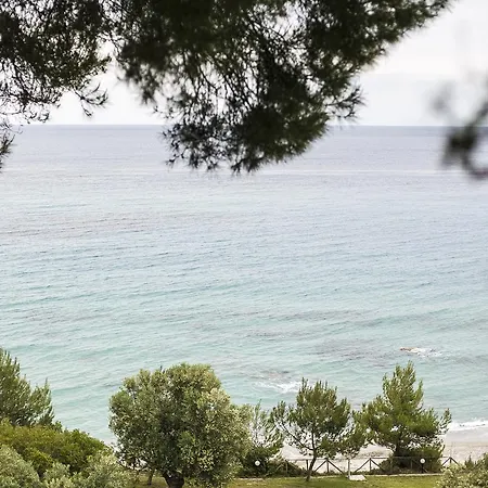 Blue Crab, Beachfront House In Kalandra #feelslikehome *